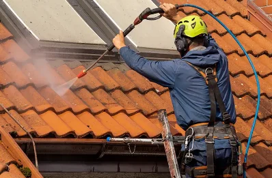 Démoussage et hydrofuge de toiture à Chirols